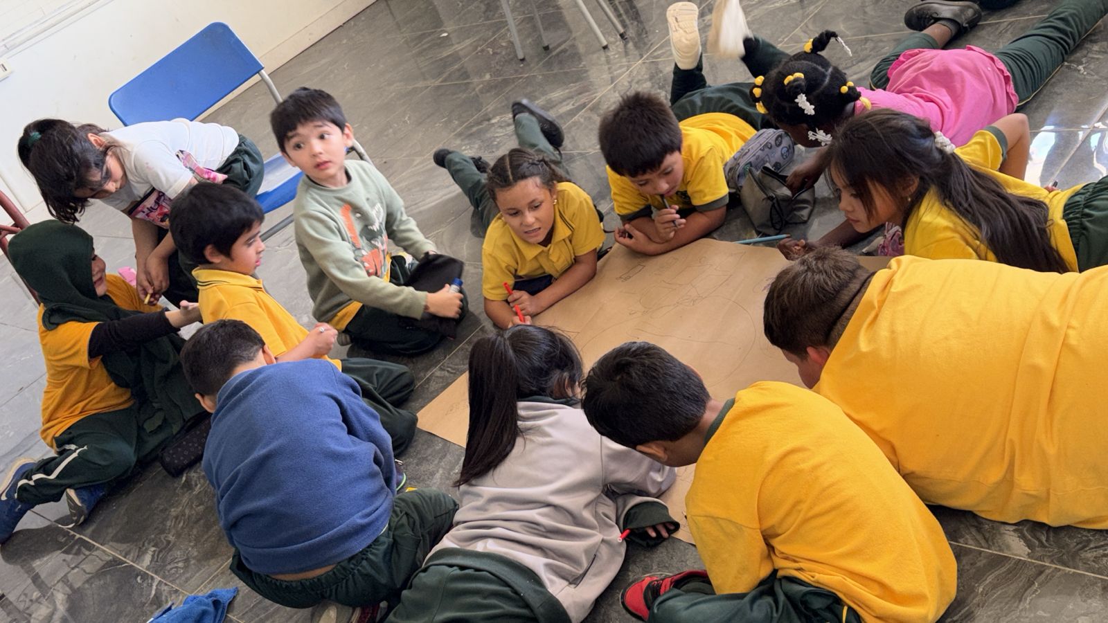 Estudiantes en actividades de la escuela